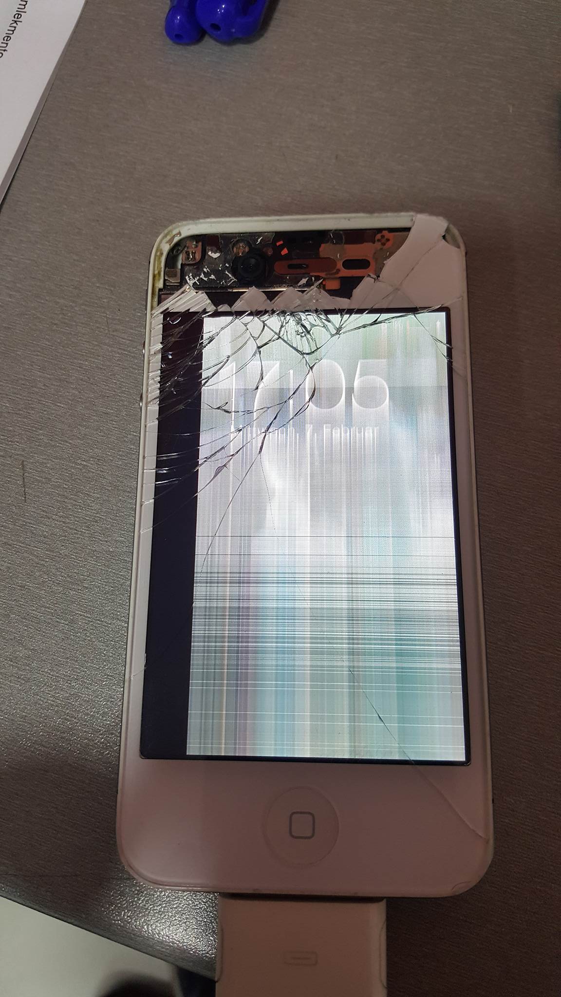 iPhone 4s törött kijelzővel
